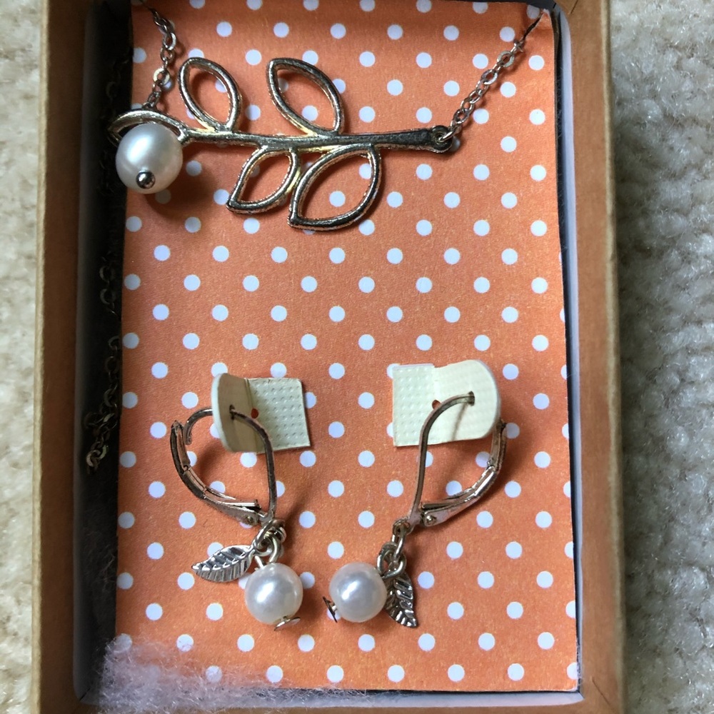 Necklace and Earrings set